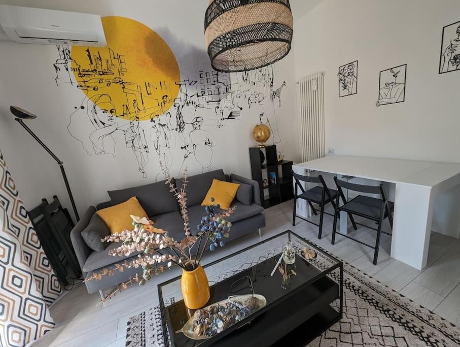 Bright Flat Just 10 Minutes From The City Centre Como Exterior photo