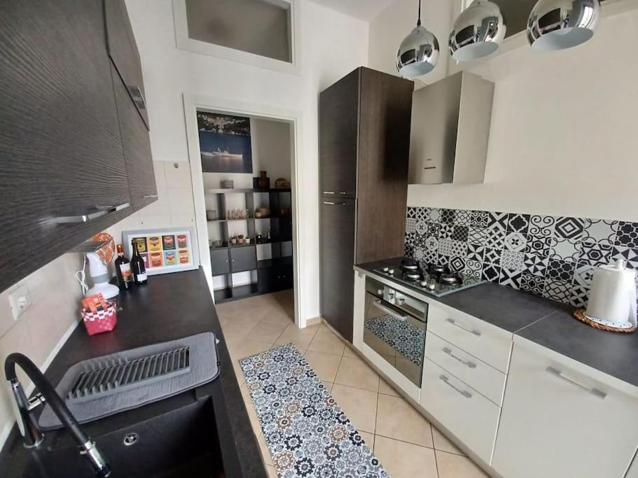 Bright Flat Just 10 Minutes From The City Centre Como Exterior photo