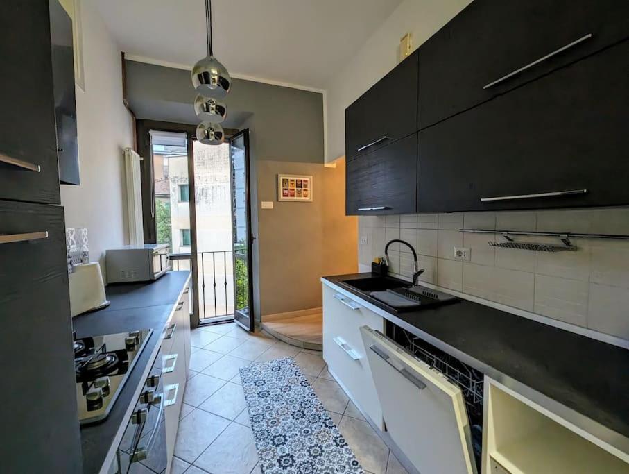 Bright Flat Just 10 Minutes From The City Centre Como Exterior photo