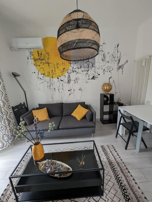 Bright Flat Just 10 Minutes From The City Centre Como Exterior photo