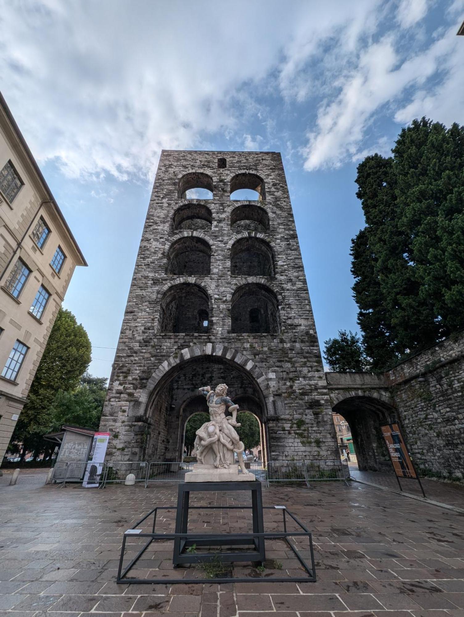 Bright Flat Just 10 Minutes From The City Centre Como Exterior photo